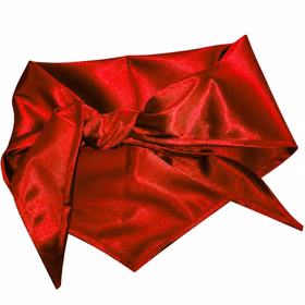 Pionier Halstuch rot Produktansicht Glänzendes Pionier Halstuch aus Polyester, zum Dreieck gelegt und vorne geknotet, als DDR Ostalgie Kostümzubehör für Kostüme.