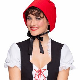 Rote Rotkäppchen-Haube für Erwachsene mit schwarzem Bindeband unter dem Kinn, getragen zu einem Märchen-Kostüm.