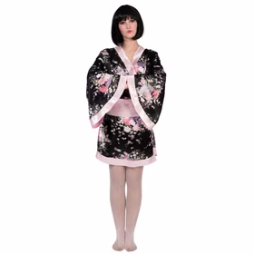 Elegantes Geisha Damenkostüm mit schwarzem Satin-Kimono, floralem Blütenmuster und rosafarbenem Obi-Gürtel im Japan-Stil.