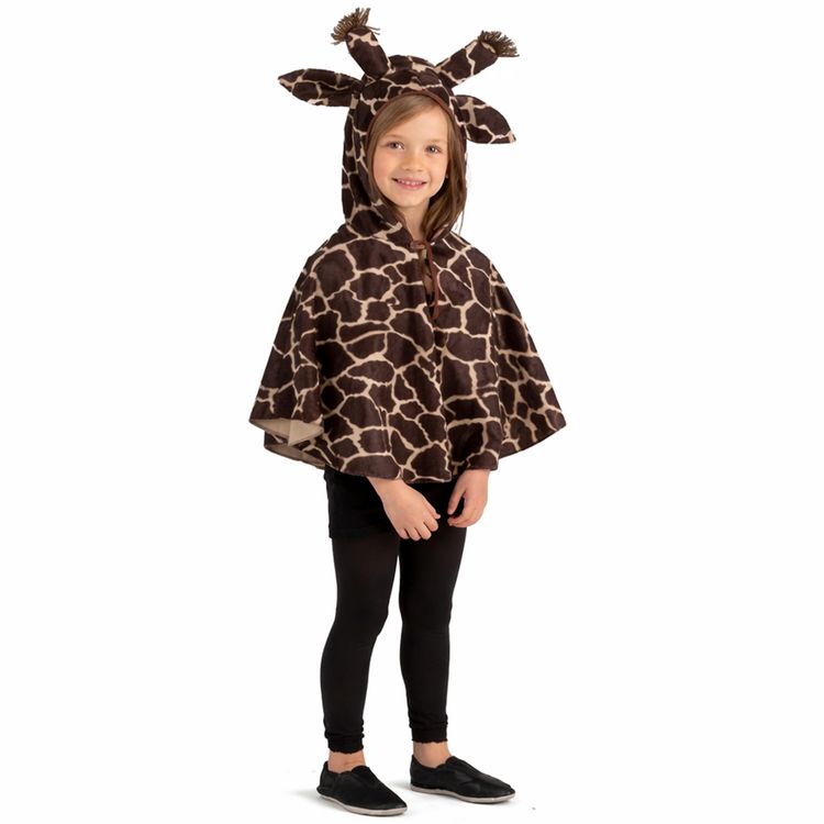 Kind trägt Giraffen-Cape mit Kapuze und Ohren, Vorderansicht des braun gemusterten Tierkostüms.