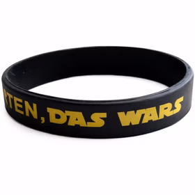 Silikon-Armband Kinder Kindergarten DAS WARS Abschied Geschenk Kita-Abschied ABC-Schütze Schulanfänger Endlich Schulkind Schwarzes Silikon-Armband für Kinder mit gelbem Schriftzug „Kindergarten DAS WARS“, Detailaufnahme vor weißem Hintergrund.