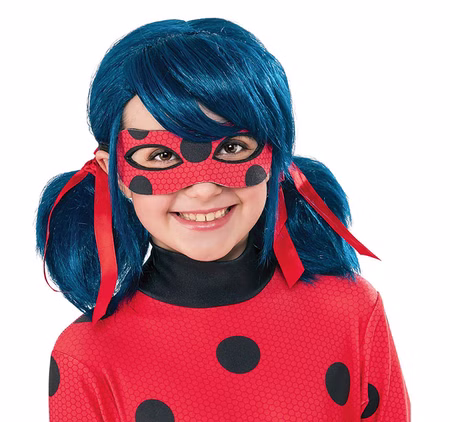 Miraculous Ladybug Lizenz-Perücke blau mit Zöpfen für Kinder Blaue Miraculous Ladybug Perücke für Kinder mit zwei Zöpfen, roten Haarbändern und asymmetrischem Pony für Fasching und Karneval.