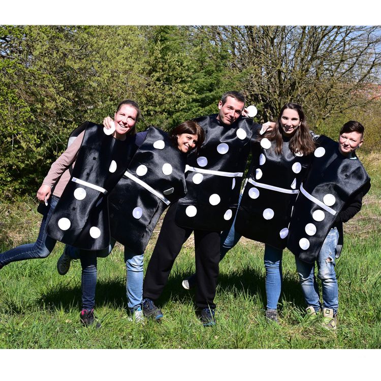 Domino Kostüm mit veränderbarer Augenzahl für Erwachsene Domino Kostüm mit veränderbarer Augenzahl für Erwachsene Onesize schwarz Fasching Gruppenkostüm Spielstein lustig Fasching Karneval Mottoparty Party