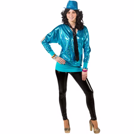 90er Jahre Kostüm Wickelshirt für Damen Gr. 38-48 türkis Retro 80er SALE Retro Fasching Karneval Mottoparty Schlagermove Frau trägt ein glänzendes türkisfarbenes Disco-Wickelshirt mit Ärmelausschnitten; Hut, Perücke, Krawatte, Leggings und Schuhe sind Zubehör.