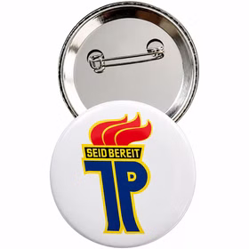 DDR Pionier Button Vorderseite und Rückseite Runder Ostalgie Button mit farbigem Pionier Motiv in Vorderansicht sowie Metallrückseite mit Sicherheitsnadel auf weißem Grund.