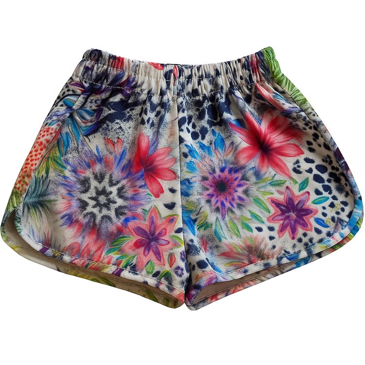 Hotpants kurze Hose Hawaii Blumen-Print für Damen Hotpants kurze Hose Hawaii Blumen-Print für Damen mit weißem T-Shirt von Vorne