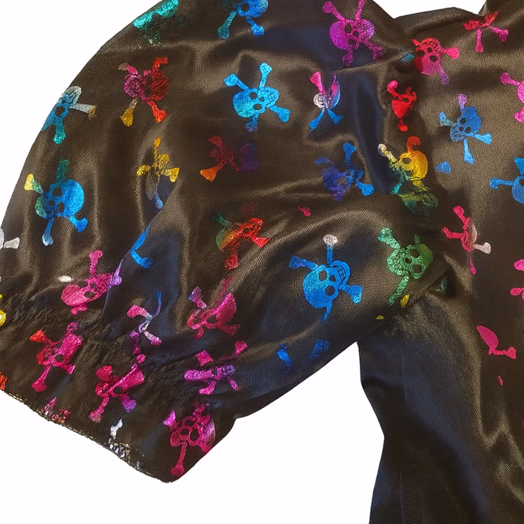 Halloween Hexen Kostüm mit Totenköpfen und Hexenhut für Kinder SALE Gr. 116-128 Kleid Halloween Karneval Fasching Mottoparty Kindergeburtstag Detailansicht Ärmel des Hexenkleides