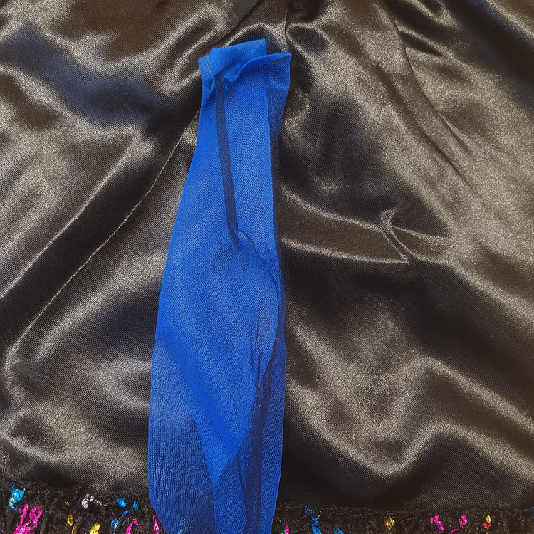 Halloween Hexen Kostüm mit Totenköpfen und Hexenhut für Kinder SALE Gr. 116-128 Kleid Halloween Karneval Fasching Mottoparty Kindergeburtstag Detailansicht des Hexenkleides
