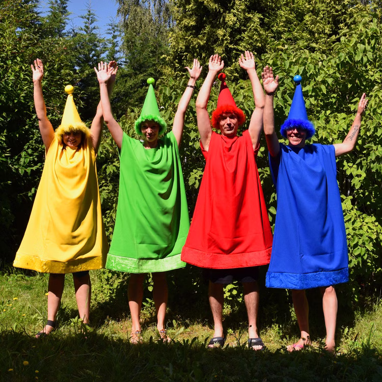 Unisex XXL Brettspiel Kostüm nicht ärgern Spielfiguren Gelb Grün Rot Blau mit Würfel für Erwachsene Karneval Fasching Mottoparty Gruppenkostüm Paarkostüm Unisex XXL Brettspiel Kostüm nicht ärgern Spielfiguren Gelb Grün Rot Blau von Vorne mit jubelnden Armen und Händen