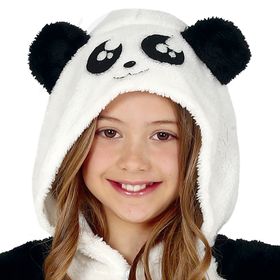 Kind trägt das Panda-Kostüm von vorne mit erhobenen Armen, sichtbar sind Kapuze, Reißverschluss und lockerer Schnitt.