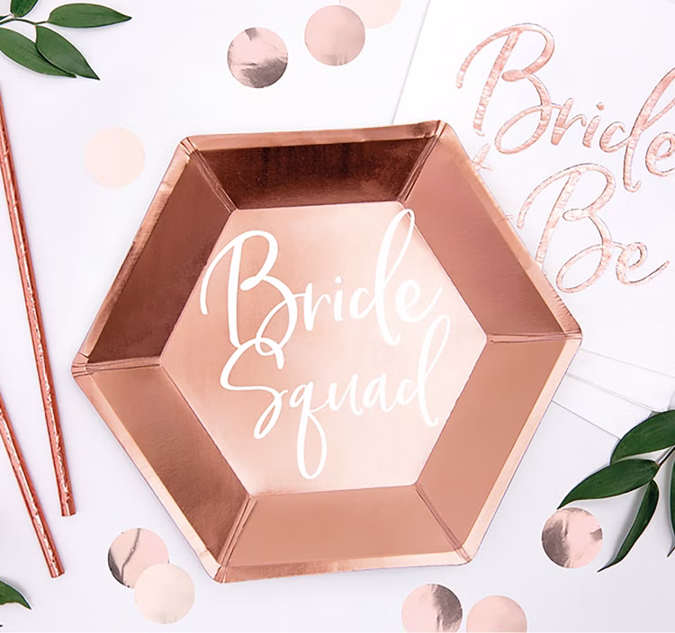 Bride Squad Teller Roségold 6 Stück JGA Deko Junggesellinnenabschied SALE Tischdeko Party-Deko JGA Pride To Be Bride Squad Party Hochzeit Bride Squad Pappteller in Roségold als stilvolle Tischdekoration für Bridal Shower und Junggesellinnenabschied.