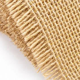 Naturfarbener Jute-Tischläufer mit goldenen Glitzerfasern und vergrößerter Detailansicht der groben Webstruktur.