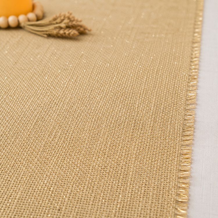 Naturfarbener Jute-Tischläufer mit goldenen Glitzerfasern und vergrößerter Detailansicht der groben Webstruktur.