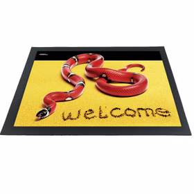 Witzige Fußmatte Schlange rote Königsnatter 3D-Motiv bunt 60x40x04 cm Haushalt & Wohnen Geschenkidee Witzige Fußmatte Schlange rote Königsnatter 3D-Motiv bunt 68x40x04 cm Haushalt & Wohnen Geschenkidee