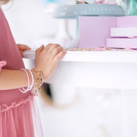Adventskalender Mädchen Schmuck mit Schmuckkasten rosa Etui  24 Adventskalender-Fenster Geschenkidee Mädchen hochwertig Advent Weihnachten Geburtstag