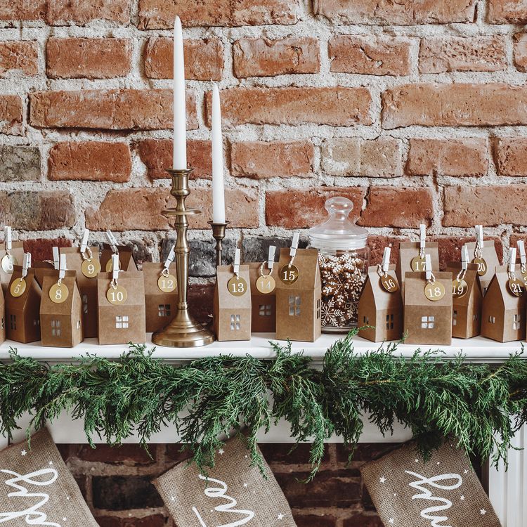 DIY Adventskalender Häuser Dorf aus Kraftpappe zum Befüllen Geschenkidee Adventskalender zum Basteln für Erwachsene Kinder Weihnachten Dezember