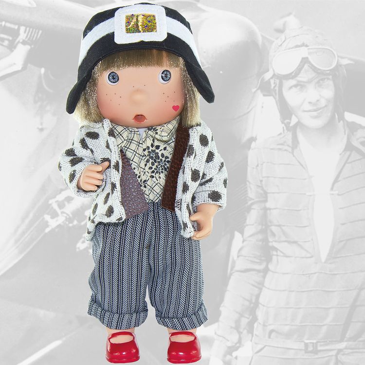 Puppe Amelia Mary Earhart Flugpionierin 25 cm für Kinder Puppe Amelia Mary Earhart Flugpionierin 25 cm für Kinder Spielzeug Spielpuppe historische Persönlichkeiten Frauen die Geschichte geschrieben haben Geschenkidee Mädchen Weihnachten Geburtstag