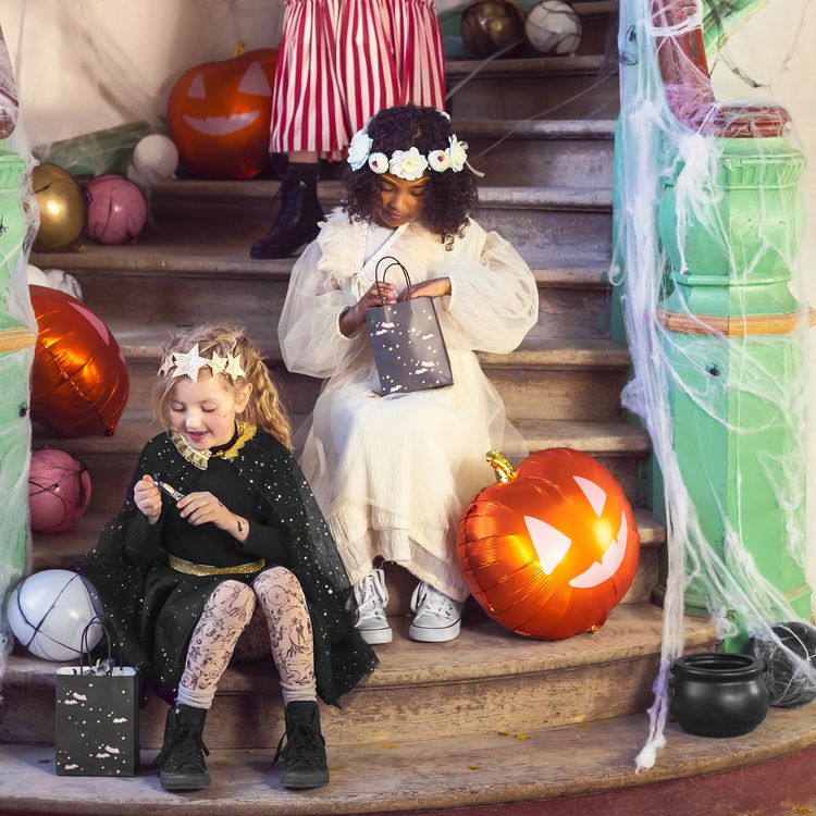 Halloween Umhang schwarz mit Gold-Schimmer für Kinder 3-7 Jahre Kostüm-Zubehör Feen-Umhang Fasching Karneval Mottoparty Kinder-Geburtstag Rollenspiel