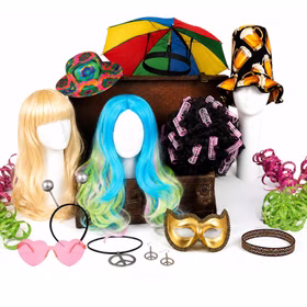 Fotobox Kostüm-Zubehör 12-tlg. – Party-Spaß für Hochzeit, Geburtstag & JGA Perücken Hüte Augenmaske Brille Haarreifen Kette Ohrringe Accessoires Mottoparty Fotobox Kostüm-Zubehör mit Perücken, Hüten, Maske, Schmuck und Accessoires dekorativ vor weißem Hintergrund arrangiert.