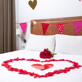 Rote Rosenblätter 288 Stück Streudeko Hochzeit 3,5 cm Tischdeko Party-Zubehör Verlobung Valentinstag Liebesbeweis Dekoideen I love you