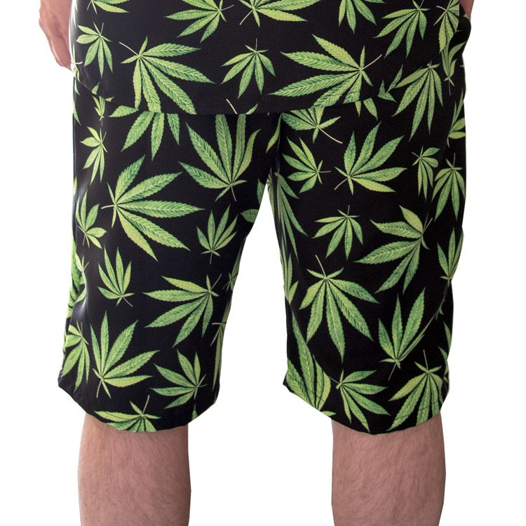 Cannabis Shorts schwarz mit grünen Hanf-Blättern für Herren Cannabis Shorts schwarz mit grünen Hanf-Blättern  für Herren Gr. 50-58 JGA Beachparty Freizeit-Look Sommerhemd Fasching Karneval Mottoparty