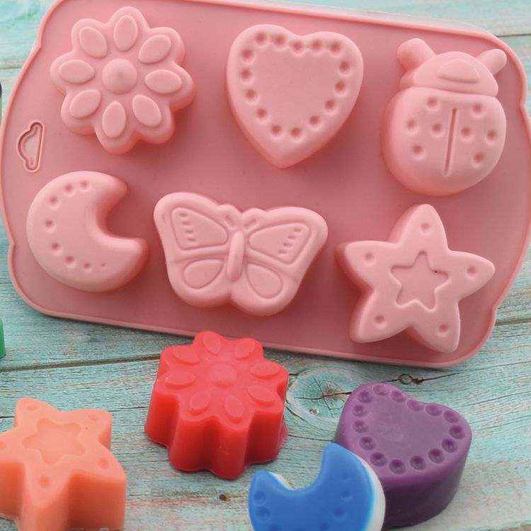 Seife selbst herstellen basteln Seifen-Set mehrfarbig mit Formen für Kinder