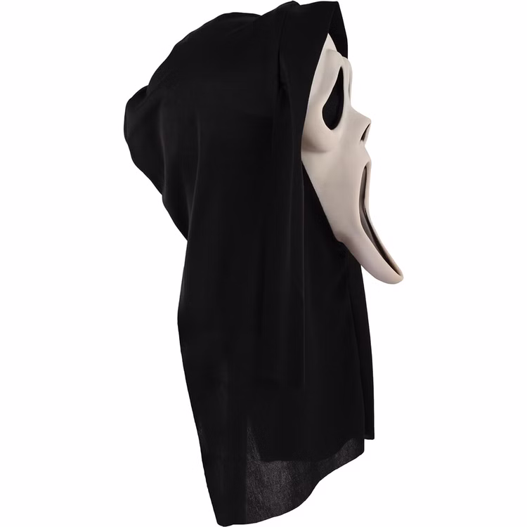 Ghost Face Maske mit schwarzer Kapuze Halloween-Maske für Erwachsene Original Ghost Face™ Maske mit angenähter schwarzer Kapuze Kostüm-Zubehör Halloween Fasching Karneval Mottoparty Ghost Face™ Maske mit schwarzer Stoffkapuze aus schräger Seitenansicht. Der lange Maskenkörper und die Kapuze sind deutlich erkennbar.