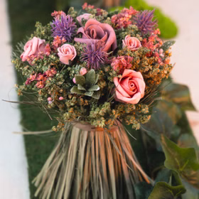 Blumenstrauß ländlich 16 x 20 cm Rosen Kunstblumen gebunden Tisch-Deko Wohn-Deko Accessoire Blumen Tisch-Deko für jeden Anlass Hochzeit Geburtstag Sommerfest