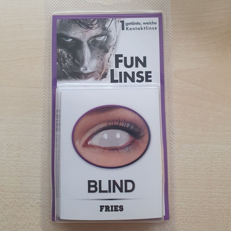 Wochenlinse weiße Kontaktlinse Detailaufnahme