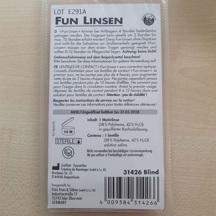 Wochenlinse weiße Kontaktlinse Detailaufnahme