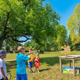 Treffspiel Adlerschießen Spielzeug aus Holz bunt mit 6 Pfeilen & Armbrust Pfeil und Bogen Indianer Rollenspiel für Kinder hochwertiges Holzspielzeug made in Germany