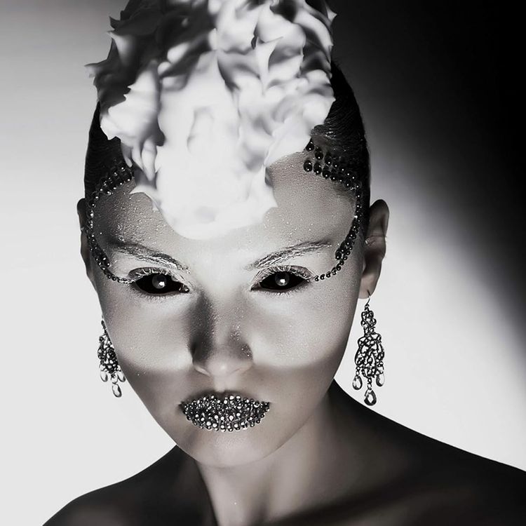 Schwarze Kontaktlinsen Sclera für das ganze Auge inkl. 60 ml Kombilösung mit Behälter Schwarze Kontaktlinsen Sclera für das ganze Auge inkl. 60 ml Kombilösung mit Behälter Kontaktlinsen-Zubehör Kostüm-Zubehör Halloween Fasching Karneval Mottoparty