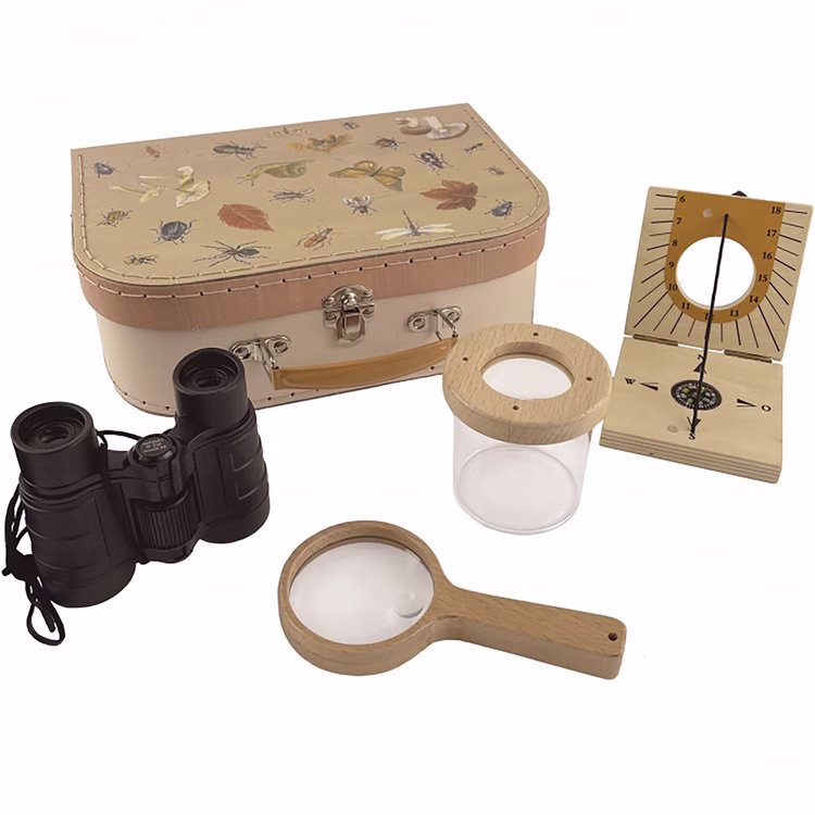 Outdoor Naturforscher mit Fernglas Kompass Lupe 5-tlg. Holzspielzeug für Kinder Geschenkidee Entdecken Rollenspiel Outdoor Naturforscher-Set mit geschlossenem Koffer, Fernglas, Lupe, Insektenbecher und Kompass für Kinder