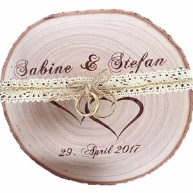 Baumscheibe mit Gravur Doppelherz Namen und Datum Hochzeit Jahrestag Holzscheibe Geschenkidee Brautpaar Hochzeitsgeschenk Personalisierte Baumscheibe mit Hochzeitsringen.