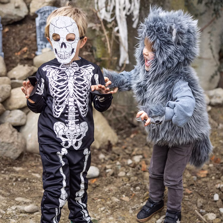 Halloween Skelett Kostüm Glow in the Dark mit Maske für Kinder Gr. 98-128 Halloweenkostüm Unisex Kinder Fasching Karneval Mottoparty Halloween Skelett Kostüm Glow in the Dark mit Maske für Kinder Skelett-Kostüm mit Wolf-Kostüm Kinder beim Spielen