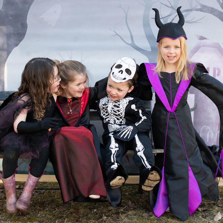 Halloween Skelett Kostüm Glow in the Dark mit Maske für Kinder Halloween Skelett Kostüm Glow in the Dark mit Maske für Kinder von Vorne mit Glow in the Dark Symbol