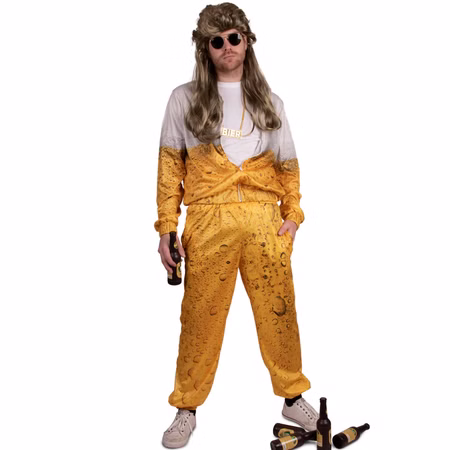 Bier Kostüm Trainingsanzug Bierkönig Lutzi für Herren Gr. 48-58 Party-Outfit 90er Fasching Karneval Mottoparty Bier Kostüm Trainingsanzug Bierkönig Lutzi für Herren von Vorne mit Bierflaschen die am Boden liegen