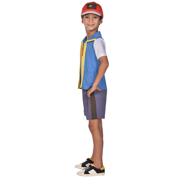 Pokemon Kostüm Ash Ketchum Poke-Trainer für Kinder Pokemon Kostüm Ash Ketchum Poke-Trainer für Kinder mit Pokeball in der rechten Hand von Vorne und links oben das Pokemon-Logo