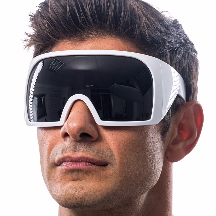 Futuristische Brille XXL Space-Brille mit weißem Rahmen 15 x 16 cm für Erwachsene Fasching Karneval Mottoparty Space Weltraum Galaxie Detailaufnahme Futuristische Brille XXL Space-Brille mit weißem Rahmen von Vorne