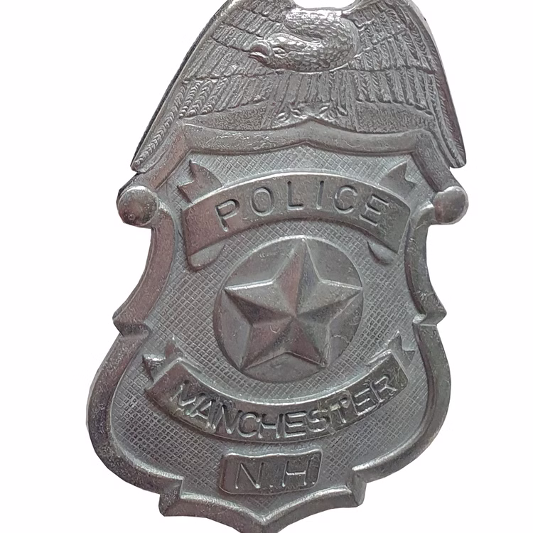 Schulterholster Polizei verstellbares Schulterhalfter mit Polizeimarke & Ausweis für Erwachsene Kostüm-Zubehör Polizist Fasching Karneval Mottoparty Detailaufnahme silberne Polizeimarke