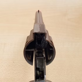 Sheriff Pistole Ramrod 17,8 cm Western 100 Schuss-Gewehr Cowboy Kostüm-Zubehör Fasching Karneval Rollenspiel Mottoparty Detailaufnahme Lauf der Sheriff Pistole Ramrod