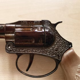 Sheriff Pistole Ramrod 17,8 cm Western 100 Schuss-Gewehr Cowboy Kostüm-Zubehör Fasching Karneval Rollenspiel Mottoparty Detailaufnahme Sheriff Pistole Ramrod von der Seite