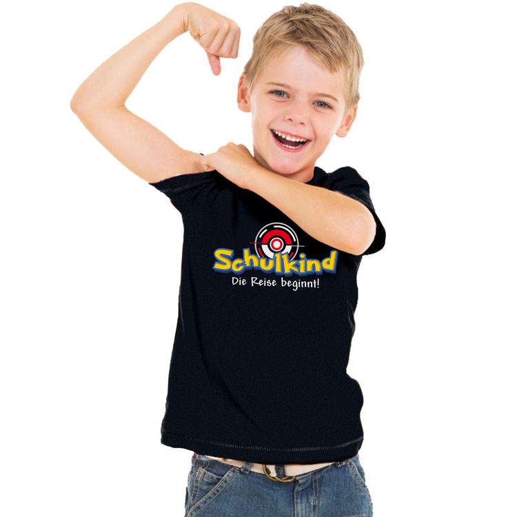 Schulkind T-Shirt Die Reise beginnt Schwarz für Kinder von Vorne