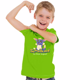 Schulkind T-Shirt Die Reise beginnt Grün Fantasie-Tier für Kinder Gr. 122-140 Schule ABC-Schütze Geschenkidee Zuckertüte Schultüte Erstklässler Schulstart Schulkind T-Shirt Die Reise beginnt Grün Fantasie-Tier für Kinder mit jubelndem Jungen der bereit für die Schule ist von Vorne