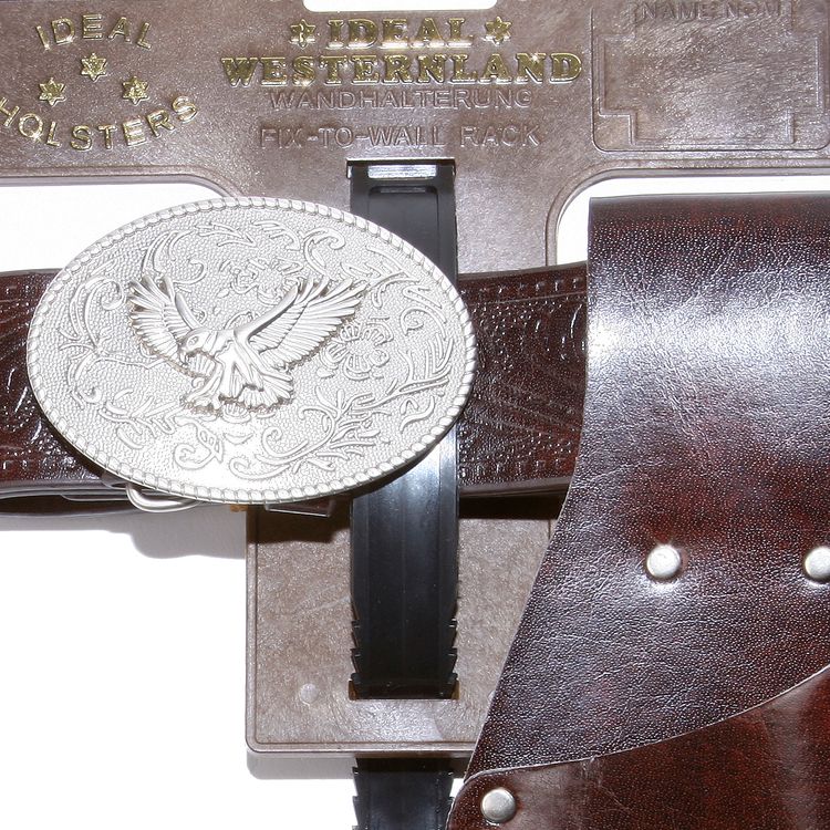 Cowboy Gürtel 95-135 cm Western Braun aus Kunstleder & Metall inkl. Holster Brauner Cowboy Gürtel mit Holster und silberner Schnalle mit Adler-Motiv von Vorne