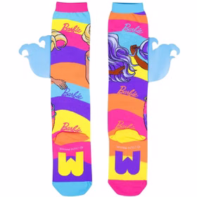 Rückseite der Barbie-Meerjungfrauensocken mit Regenbogenstreifen, Barbie-Logos und seitlichen 3D-Flossen.