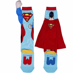 Lustige Superman Socken Blau Rot Superheld mit 3D-Effekt für Kinder & Erwachsene Kniestrümpfe Geschenkidee Kindersocken Socken für Erwachsene Spaßsocken Kostüm-Zubehör Kniestrümpfe Geschenkidee Kindersocken Socken für Erwachsene Spaßsocken Kostüm-Zubehör Rückseite der Superman-Socken im Liegen, mit Cape und detailreichem Motiv.