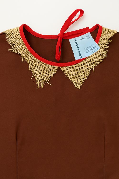 Hexen Kostüm Hexe vom Feuerwald für Damen von Vorne mit gespreizten Fingern