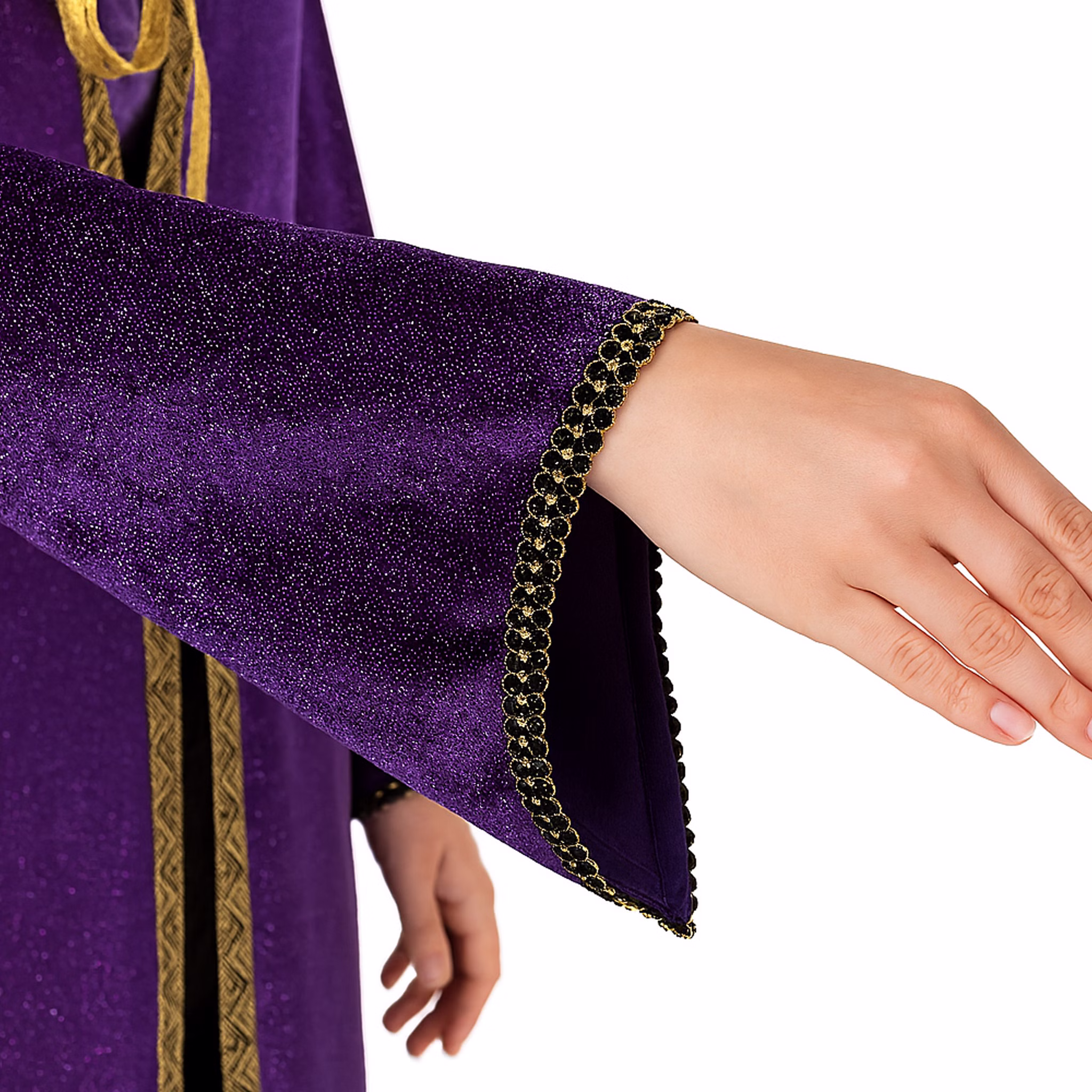 Zauberer Kostüm Magic Langer Umhang mit Kapuze Lila Gold für Erwachsene Fasching Karneval Mottoparty Halloween Walpurgisnacht Detailansicht ausgestellter Ärmel des Zauberumhangs seitlich von Vorne