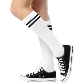 Weiße Kniestrümpfe in College-Optik Retro Sportsocken für Damen von der Seite